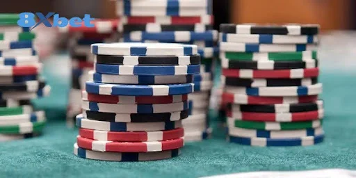 Giao diện của 8xbet nổi bật với màu xanh da trời và màu cam